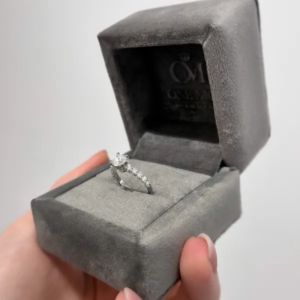 Egeria 0.90 ct Diamond Engagement Ring