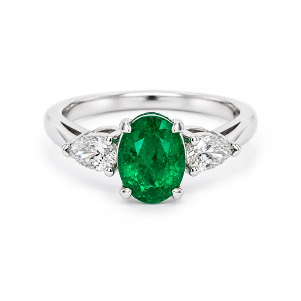 Luxury 1.50 ct Emerald Ring with Diamonds
