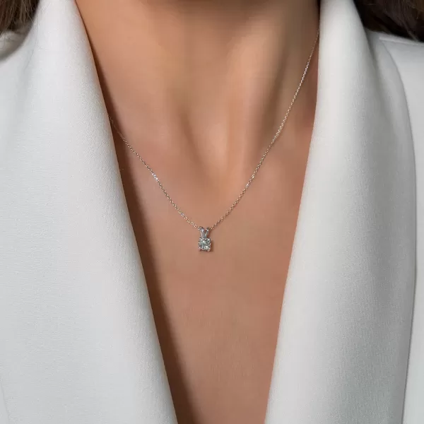 Klasika 0.70 ct Diamond Necklace