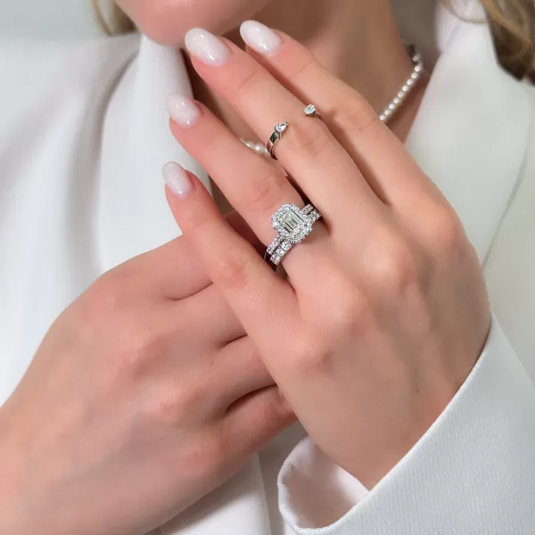 Elizabeth 1.74 ct Halo Diamond Engagement Ring