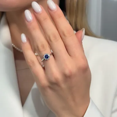 Florencia 0.56 ct Halo Sapphire Ring with Diamonds