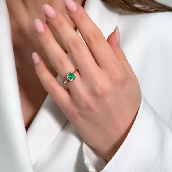 Kera 0.57 ct Halo Emerald Ring with Diamonds